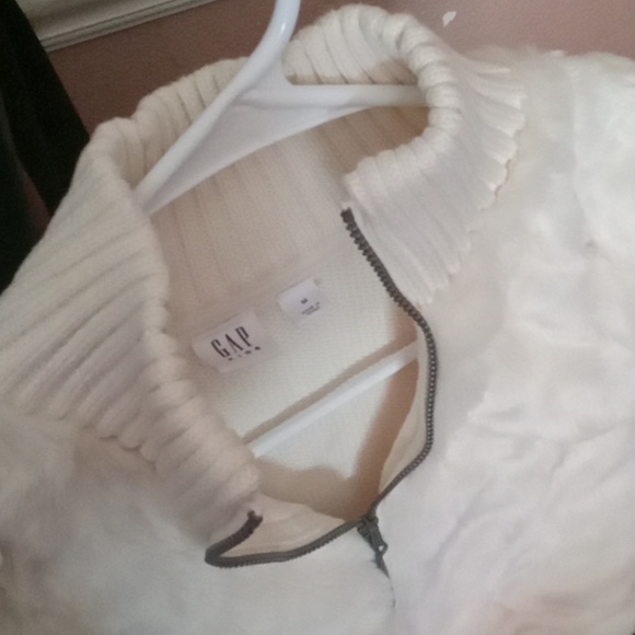 Girls Faux Fur Vest - Picture 3 of 4